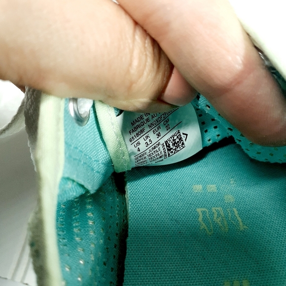 NEW Converse Chuck Taylor All Star Perforated JUNIOR shoe size 4 F41 - Picture 13 of 15